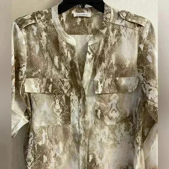 Calvin Klein button up blouse reptile print roll sleeve tab Medium. NWOT - Picture 5 of 6